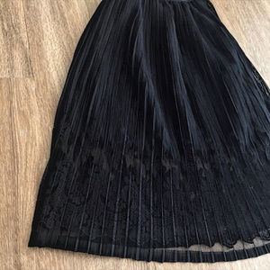 Black Maxi Pleaded Skirt With Lace Details